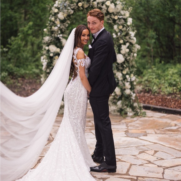 Galia Lahav Gown & Veil - Picture 4 of 7